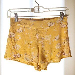 Billabong Yellow Floral Sheer Dolphin Shorts – Size Small  Summer Beach